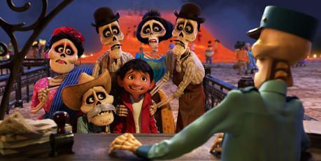Coco La Película De Pixar Del Día De Muertos Blog Domestika En 2020 Películas De Pixar Películas Familiares Pixar