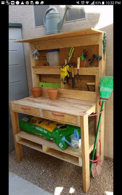 Pallet Garden Potting Bench With Images Garden Work Bench
