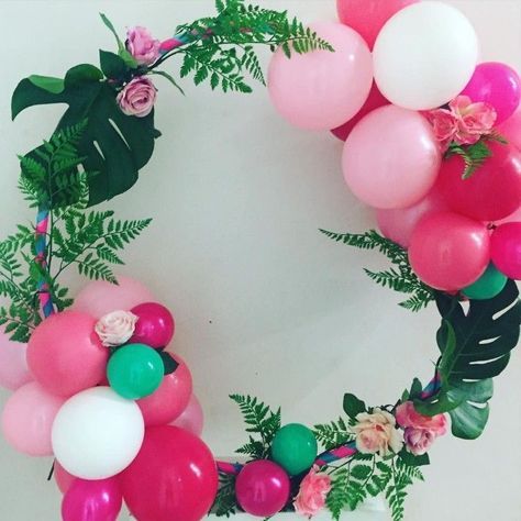 Pretty Hoop Wreath For A Party With Green Leaves Pink Flowers And Pink And Green Balloons Cerce Anniversaire Hawai Deco Anniversaire Decoration Anniversaire Pretty Hoop Wreath For A Party With Green Leaves Pink Flowers And Pink And Green Balloons Cerce Anniversaire Hawai Deco Anniversaire Decoration Anniversaire