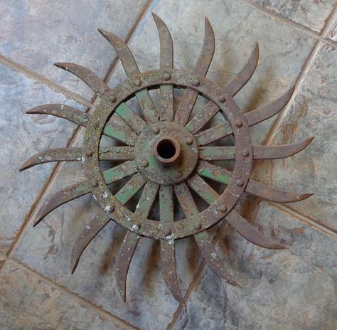 Vintage IH Rotary Hoe Cultivator Wheel Garden Farm Rustic Decor//Art Industrial