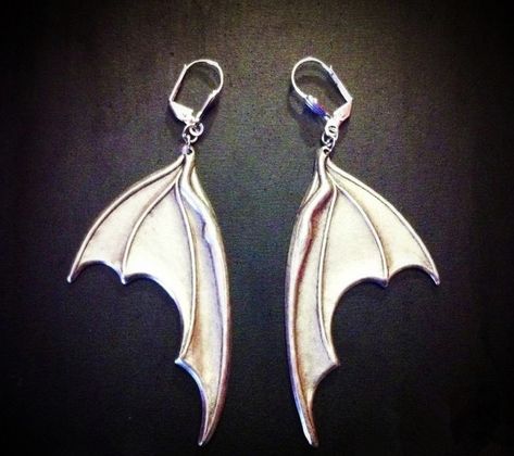 Solid 925 Sterling Silver Shiny Bat Wildlife Gothic Halloween Gift Stud Earrings