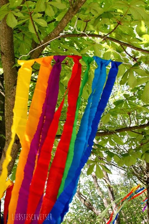 Schnelle Deko zum Sommerfest oder für jede Party Crepe paper - deko gartenparty selber machen Schnelle Deko zum Sommerfest oder für jede Party Crepe paper - deko gartenparty selber machen