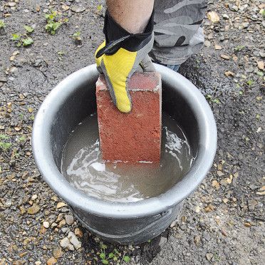 23 Astuces Ingenieuses Pour Vous Simplifier Le Jardinage Jardinage Idees Jardin Idee Deco Jardin