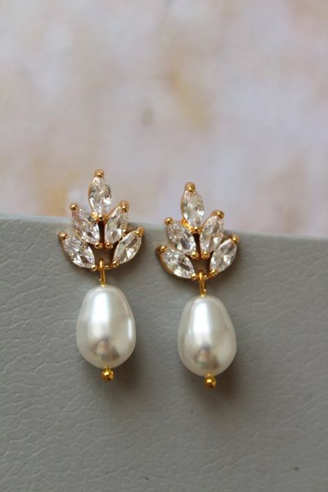 Small Gold Bridal Earrings Wedding Jewelry Pearl Small Gold Swarovski Pearl Earrings Bridal Wedding Etsy