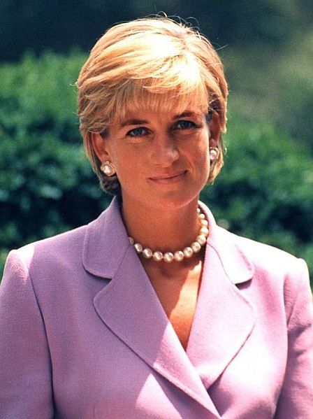 Famous Engagement Rings Throughout History Gabriel Blog Princess Diana Hair Princess Diana Princess Diana Photos