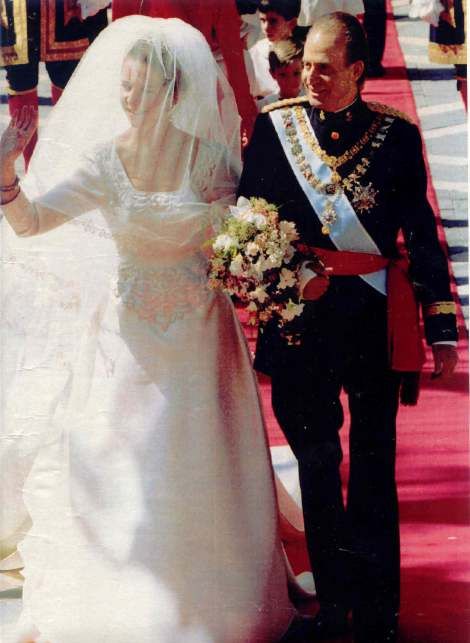 Infanta Elena With Ling Juan Carlos Famous Wedding Dresses Wedding Royal Weddings