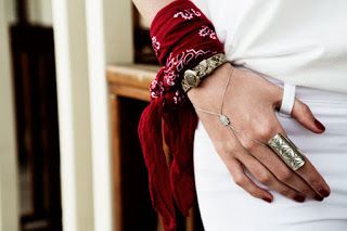 Paper Faces El Bileginde Fular Modasi Fashion Ways To Wear Bandanas Trending Bracelets