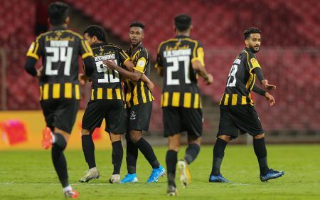 فريق الاتحاد ضد الفتح في دوري المحترفين السعودي لكرة القدم جيرسي جيرسي