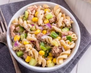 Salade de pâtes composée simplissime au thon et maïs Salade de pâtes composée simplissime au thon et maïs