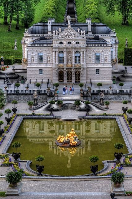 Schloss Linderhof Deutsch Schloss Linderhof Liegt In Sudwestbayern In Der Nahe Von Kloster Ettal Es Ist Der Schloss Linderhof Linderhof Deutschland Burgen