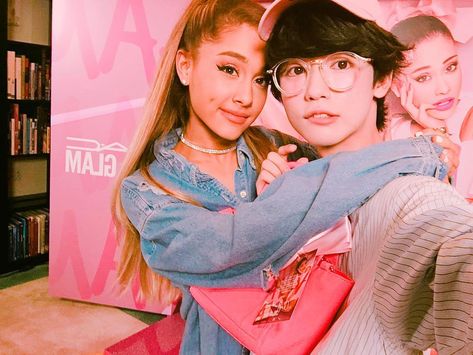 先程来日中のアリアナグランデ Arianagrande さんにお会いしてきました Macとコラボしているリップも頂けて嬉しかったです なんと一緒にお写真も 気さくに話しかけてくださって日本語もお上手で お綺麗で顔がもう小さすぎて Japon 先程来日中のアリアナグランデ Arianagrande さんにお会いしてきました Macとコラボしているリップも頂けて嬉しかったです なんと一緒にお写真も 気さくに話しかけてくださって日本語もお上手で お綺麗で顔がもう小さすぎて Japon