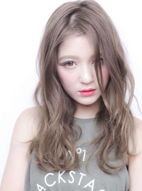 ハイトーンアッシュカラー 16年 春夏の流行ヘアカラー特集 の2枚目の画像 髪 色 髪 カラー ハイトーンアッシュカラー 16年 春夏の流行ヘアカラー特集 の2枚目の画像 髪 色 髪 カラー