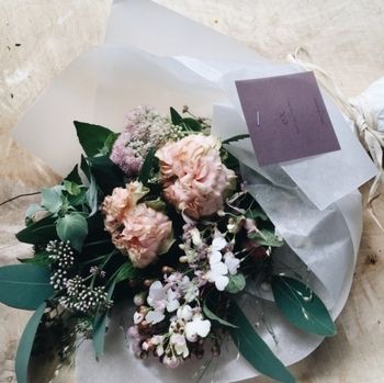日常に花のある生活を 生花からドライの作り方 アレンジまで お花を長く楽しむ方法 キナリノ 東京 花屋 フラワーショップ 花束 日常に花のある生活を 生花からドライの作り方 アレンジまで お花を長く楽しむ方法 キナリノ 東京 花屋 フラワーショップ 花束