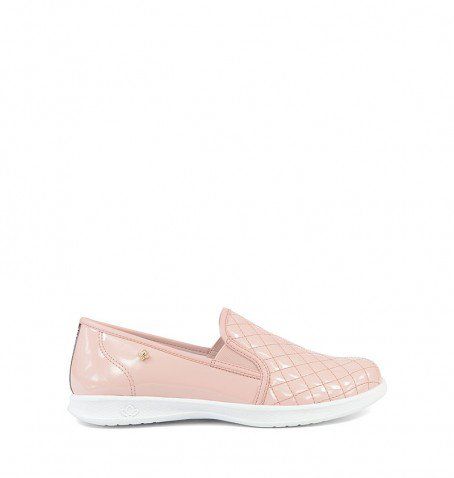 Tênis slip on na cor rosa claro. Inspirado na tendência candy color, com design leve e confortável. Sneakers, moda, fashion, gir… | Tenis rosa, Tenis, Tênis slip on
