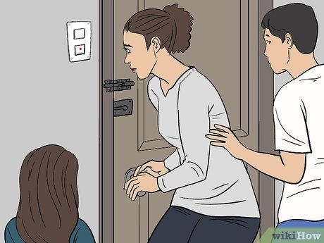 4 Ways to Deal With an Intruder in Your Home - wikiHow