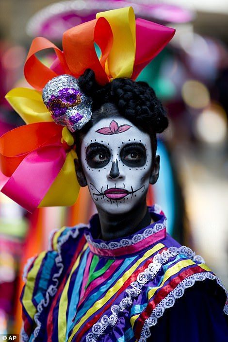 Thousands In Mexico City Celebrate Day Of The Dead In A Parade Day Of The Dead Artwork Festival Of The Dead Day Of The Dead Art
