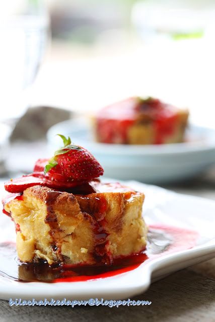Bread Pudding With Strawberry Chocolate Sauce Bila Chah Ke Bread Pudding With Strawberry Chocolate Sauce Bila Chah Ke Dapur Puding Minuman Dessert Wedang Pinterest Puddings And Sauces