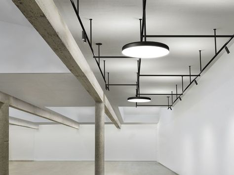 Flos Plafoniere : Illuminazione a binario in alluminio estruso infra structure by flos