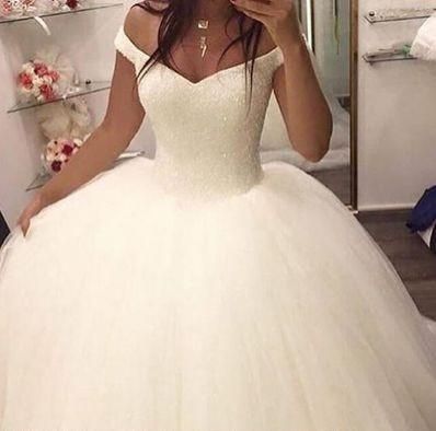 Mode Brautkleider 2020 Weg Von Der Schulter Ballkleid Cap Mit Kurzen Armeln Tulle Wulstige Oberste In 2020 Ballkleid Hochzeit Hochzeitskleid Ballkleid Kleid Hochzeit
