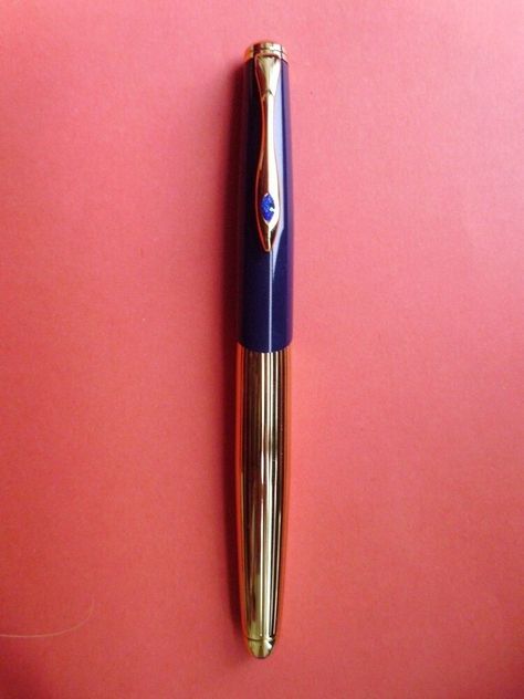 NOS 842 White Marble Fine Fountain Pen with Gold Plated Trim Wing Sung No