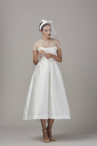 Ein Hoch Auf Kurze Brautkleider Ob Fur Das Standesamt Oder Die Kirche Brautkleid Kurz Kurzes Hochzeitskleid Kleid Hochzeit