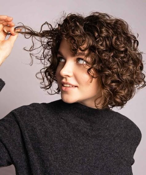 Pin by Evča Nová on účesy Curly hair photos, Curly hair styles, Thick hair style