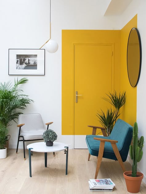 Sunshine yellow color in interiors: How to dose it for maximum effect