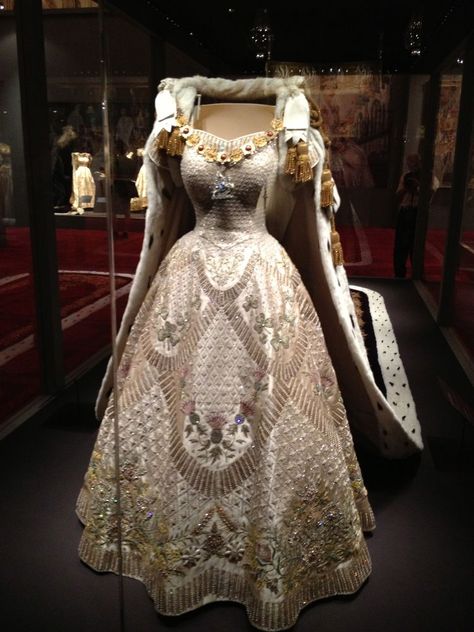 660 Ideas De Carmen Vestidos De época Ropa De época Vestidos De Novia