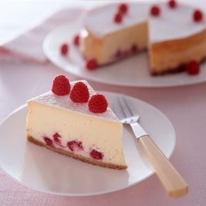 完成イメージ ホワイトチョコレートとラズベリーのチーズケーキ ラズベリーケーキ ホワイトチョコレート スイーツ レシピ 完成イメージ ホワイトチョコレートとラズベリーのチーズケーキ ラズベリーケーキ ホワイトチョコレート スイーツ レシピ