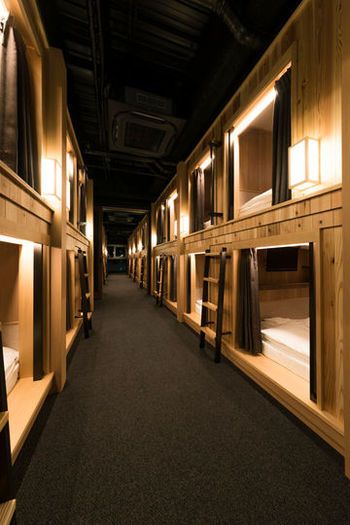 京都で注目のカプセルホテル 女子も泊まりたいおしゃれホテル Icotto イコット Hostels Design Hostel Room Hotel Room Decoration