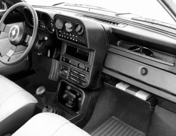 Alfa Romeo 33 Interior