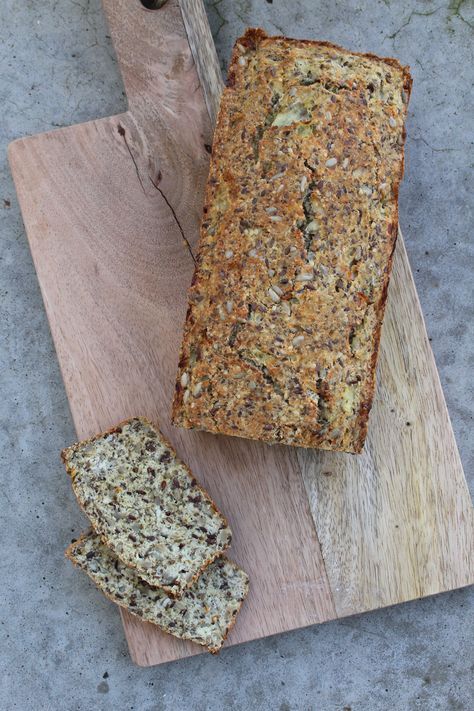 Glutenfreies Kokos-Brot mit Frischkäse Glutenfreies Kokos-Brot mit Frischkäse