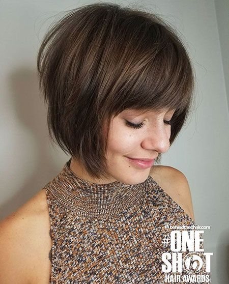 Schokolade Braun Haarfarbe Kamilla Schokoladenbraune Haarfarbe Einfache Frisuren Mittellang Und Frisuren