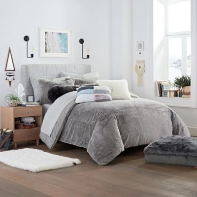 UGG® Polar Reversible Twin//Twin XL Comforter Set in Snow White