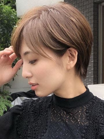 フレンチマニッシュショート 丸顔 30代 40代におすすめフェミニン ビジネス オフィス ナチュラル小顔アシメ 斜め前髪 流し前髪 アッシュグレイカラー 白髪染めグレージュ ヘアサロン予約 Ozmallビューティ 21 ヘアサロン 丸顔 ショート 白髪染め フレンチマニッシュショート 丸顔 30代 40代におすすめフェミニン ビジネス オフィス ナチュラル小顔アシメ 斜め前髪 流し前髪 アッシュグレイカラー 白髪染めグレージュ ヘアサロン予約 Ozmallビューティ 21 ヘアサロン 丸顔 ショート 白髪染め