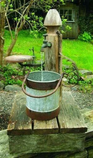Love This Rustic Water Feature Out Of Spare Parts Fence Post Bucket Spiket Run A House Caractéristiques D Eau De Jardin Beaux Jardins Fence Post Bucket Water Spiket Run, Garden Water Fountain Spare Parts