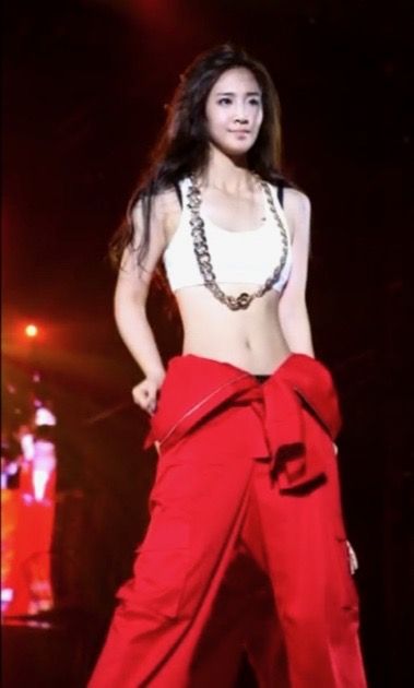 5 Idol K-Pop ini punya tubuh yang proporsional, body goals banget