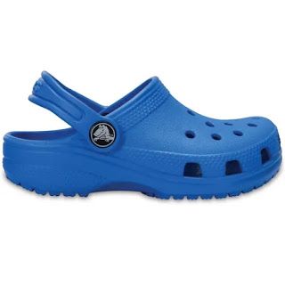 Pre Crisis De La Vejez Infinita Unos Crocs Caidos Del Cielo Clogs Kinder Schuhe Crocs Schuhe
