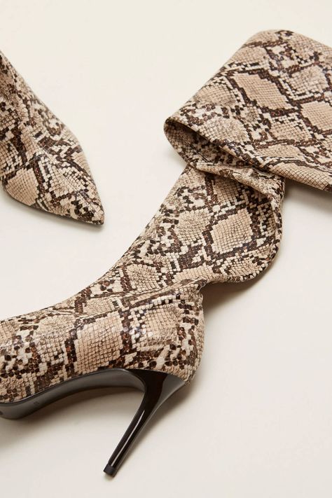 imitatieleren overknee laarzen met slangenprint beige Mango laarzen met slangenprint ecru | wehkamp