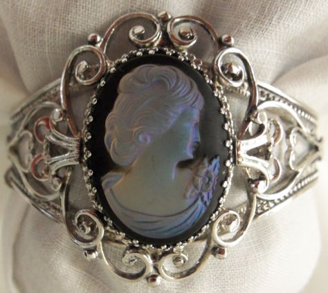 Vintage Silvertone Whiting /& Davis Cameo Pendant Necklace Whiting and Davis
