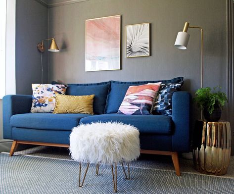 Diseño De Sala Estar Sofá Azul Paredes Grises Y Detalles En Rosa Blanco Decoracion Interiores Salas Decoración Casa Como Decorar La Diseño De Sala Estar Sofá Azul, What Colors Go With Blue Sofa