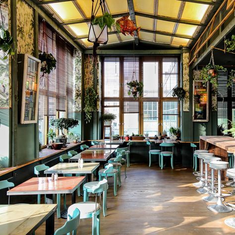Cafe Bravo - Berlin wwwbravomittede Unique Restaurants - cafe mit buchladen innendesign bilder Cafe Bravo - Berlin wwwbravomittede Unique Restaurants - cafe mit buchladen innendesign bilder