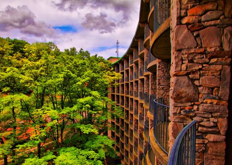 Seven Springs Mountain Resort Hotel Exterior On A Summer Day Mt Seven Springs Mountain Resort Hotel Exterior On A Summer Day