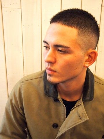 メンズ アメリカの海軍を思わせるarmyボウズ スタイル たまご型顔向きヘア ボウズ メンズヘアカット おしゃれボウズ メンズ アメリカの海軍を思わせるarmyボウズ スタイル たまご型顔向きヘア ボウズ メンズヘアカット おしゃれボウズ