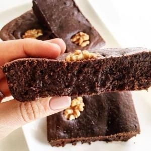 Brownies Super Húmedos Necesitas 2 Huevos 1 Taza De Harina De Avena 100 Gs De Chocolate Semi Amargo Derret Recetas Dulces Dulces Y Salados Brownies Saludables