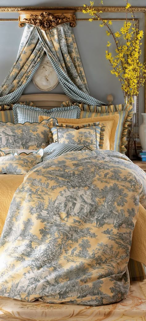 Sunshine yellow color in interiors: How to dose it for maximum effect