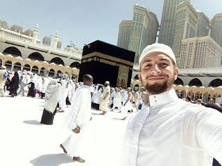 تفسير الدعاء عند باب الكعبه