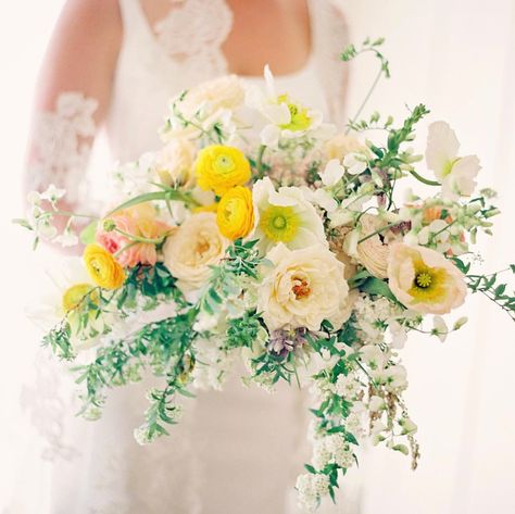 結婚式のブーケ 冬 におすすめ花材 花言葉11選 Floral Wedding Wedding Bouquets Fall Wedding Colors 結婚式のブーケ 冬 におすすめ花材 花言葉11選 Floral Wedding Wedding Bouquets Fall Wedding Colors