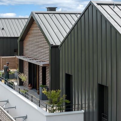Bardage Et Toiture En Joint Debout Zinc Prepatine Anthracite Joint Debout Bardage Maison Bardage