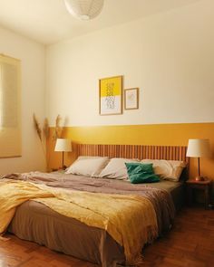Sunshine yellow color in interiors: How to dose it for maximum effect